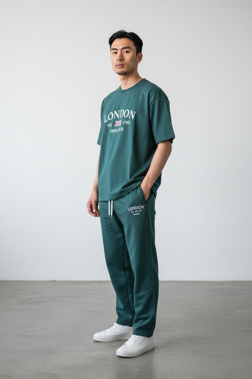 Man wearing a green t-shirt and pants with London text on a plain background. Antler, Monza Outlet, Monza Fashion, Shein Outlet