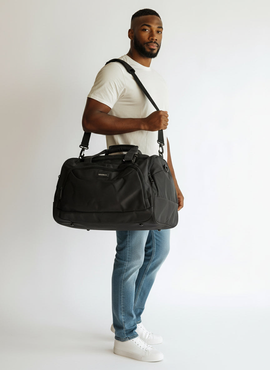 Man holding a black duffel bag against a white background. Monza Italy, Monza Monza Outlet, Monza Fashion, Shein Outlet 