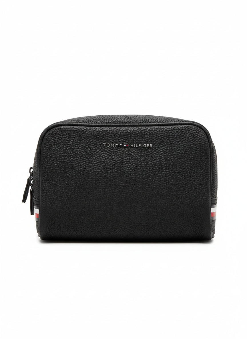 Black leather pouch with Tommy Hilfiger branding on a white background. Tommy Hilfiger, Monza Outlet, Monza Fashion, Shein Outlet