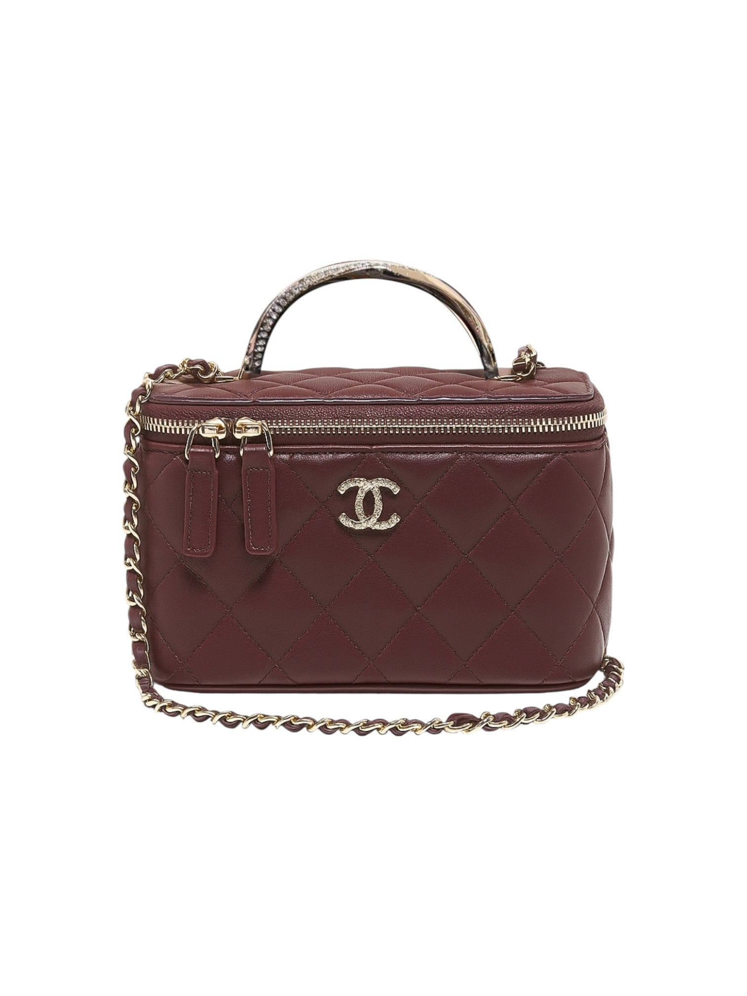 Chanel handbag with chain detail on a white background Monza outlet, monza fashion, shein outlet, shien outlet