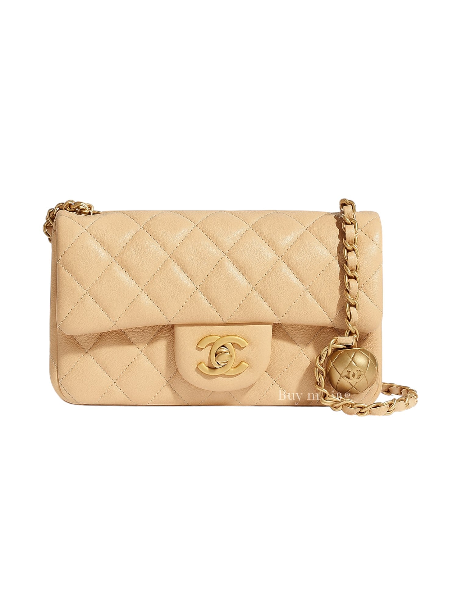 Beige quilted handbag with gold chain and clasp on a white background Monza outlet, monza fashion, shein outlet, shien outlet