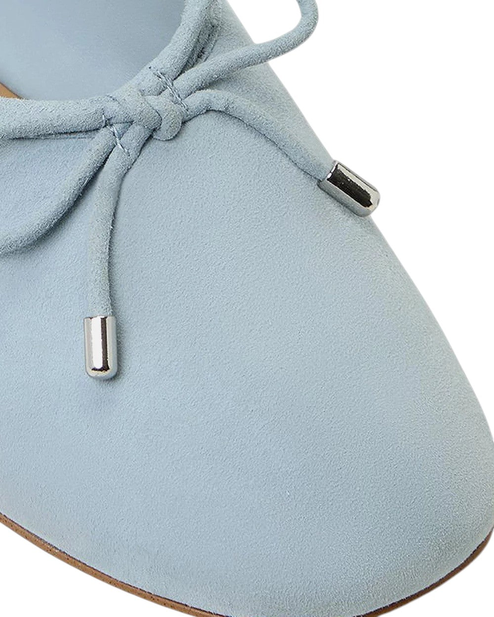 Light blue shoe with a bow detail on a white background. Aldo, Monza Outlet, Monza Fashion, Shein Outlet