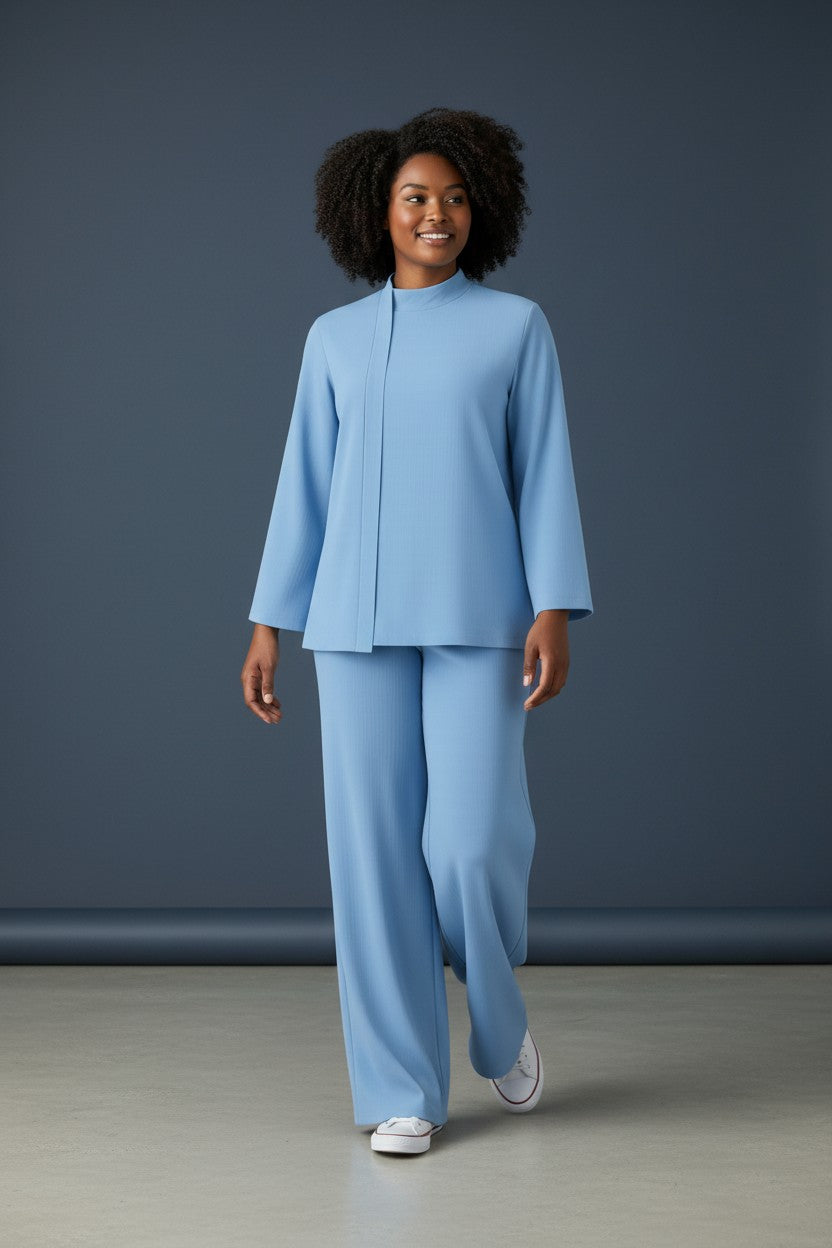 Woman wearing a light blue outfit against a dark gray background. Antler, Monza Outlet, Monza Fashion, Shein Outlet