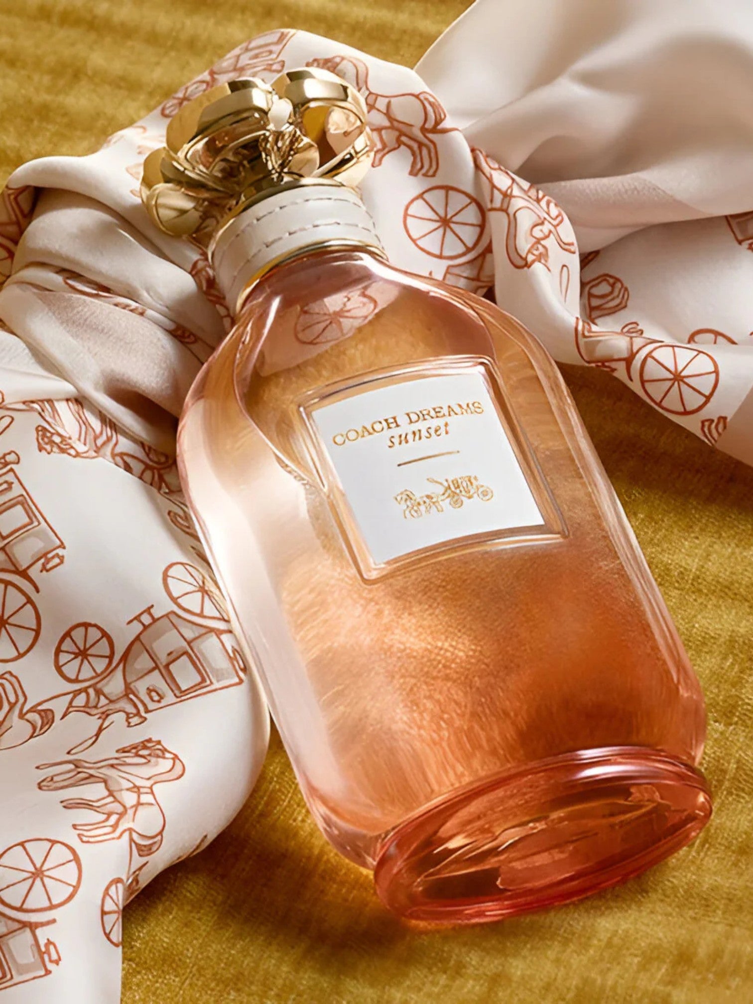 Coach Dreams perfume bottle on a patterned fabric background. Coach, Monza Outlet, Monza Fashion, Shein Outlet