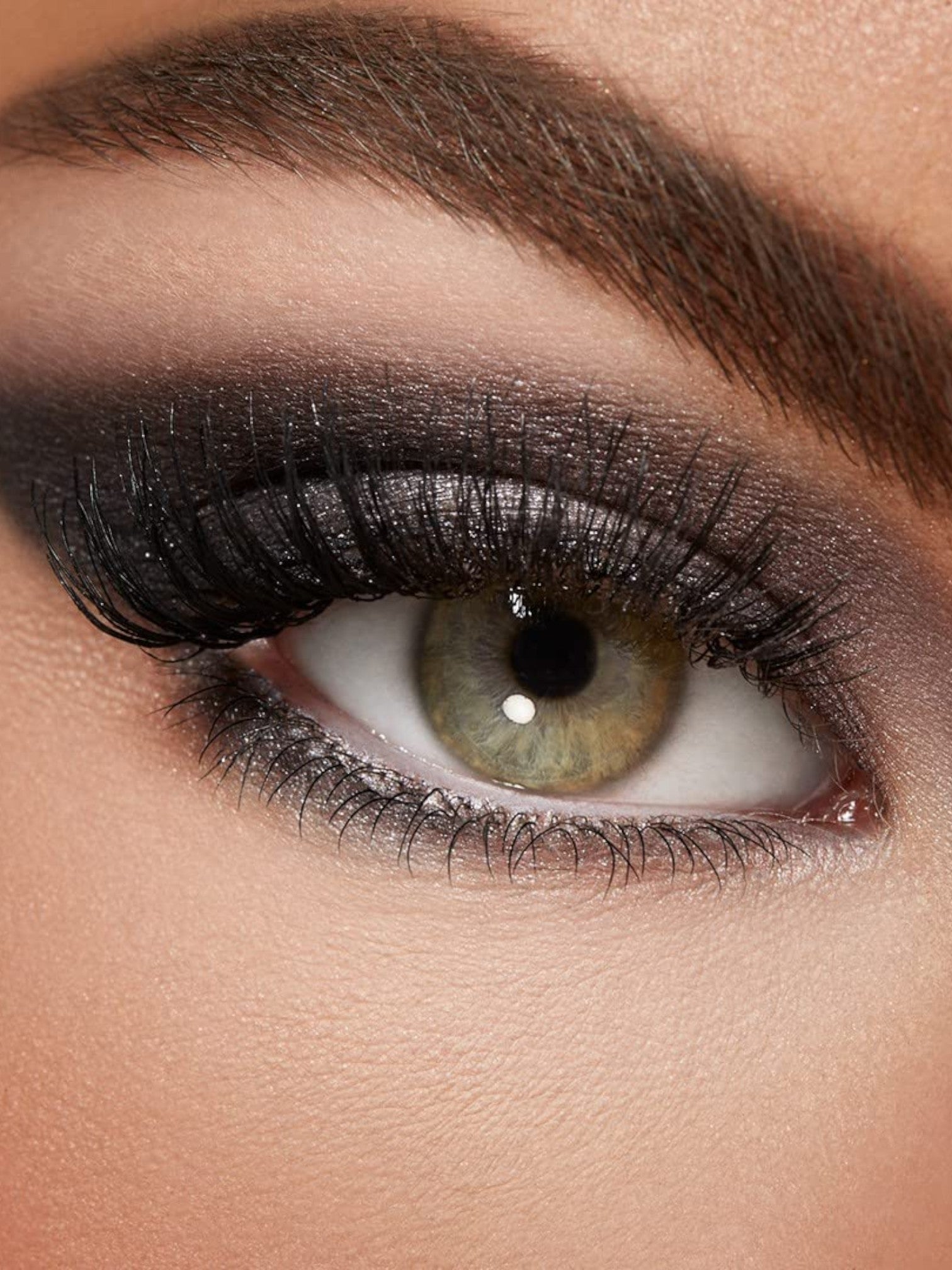 Close-up of a woman's eye with smoky eye makeup. Kiko Milano, Monza Outlet, Monza Fashion, Shein Outlet