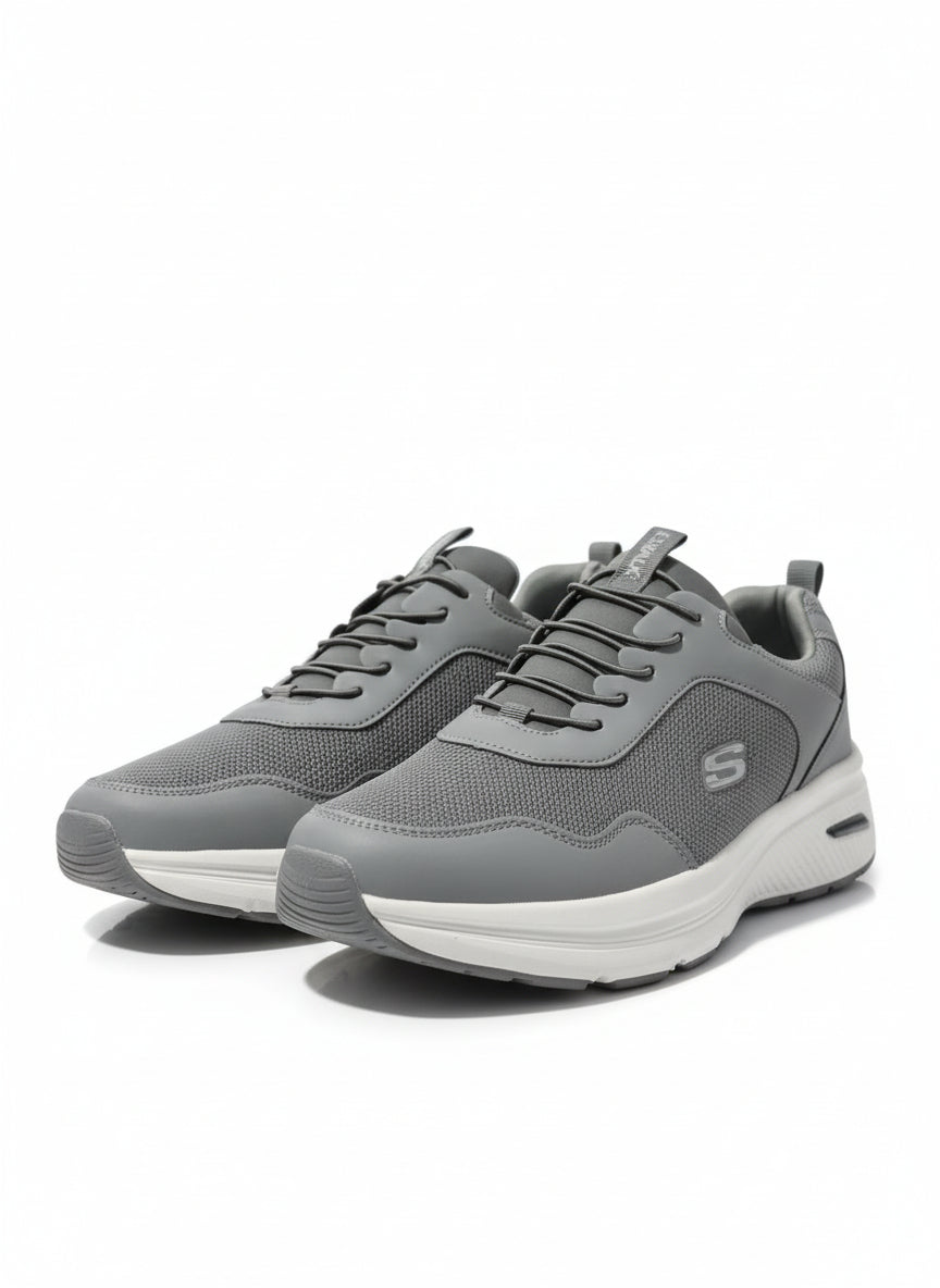 Gray sneakers with white soles on a white background. Maklinit, Monza Outlet, Monza Fashion, Shein Outlet