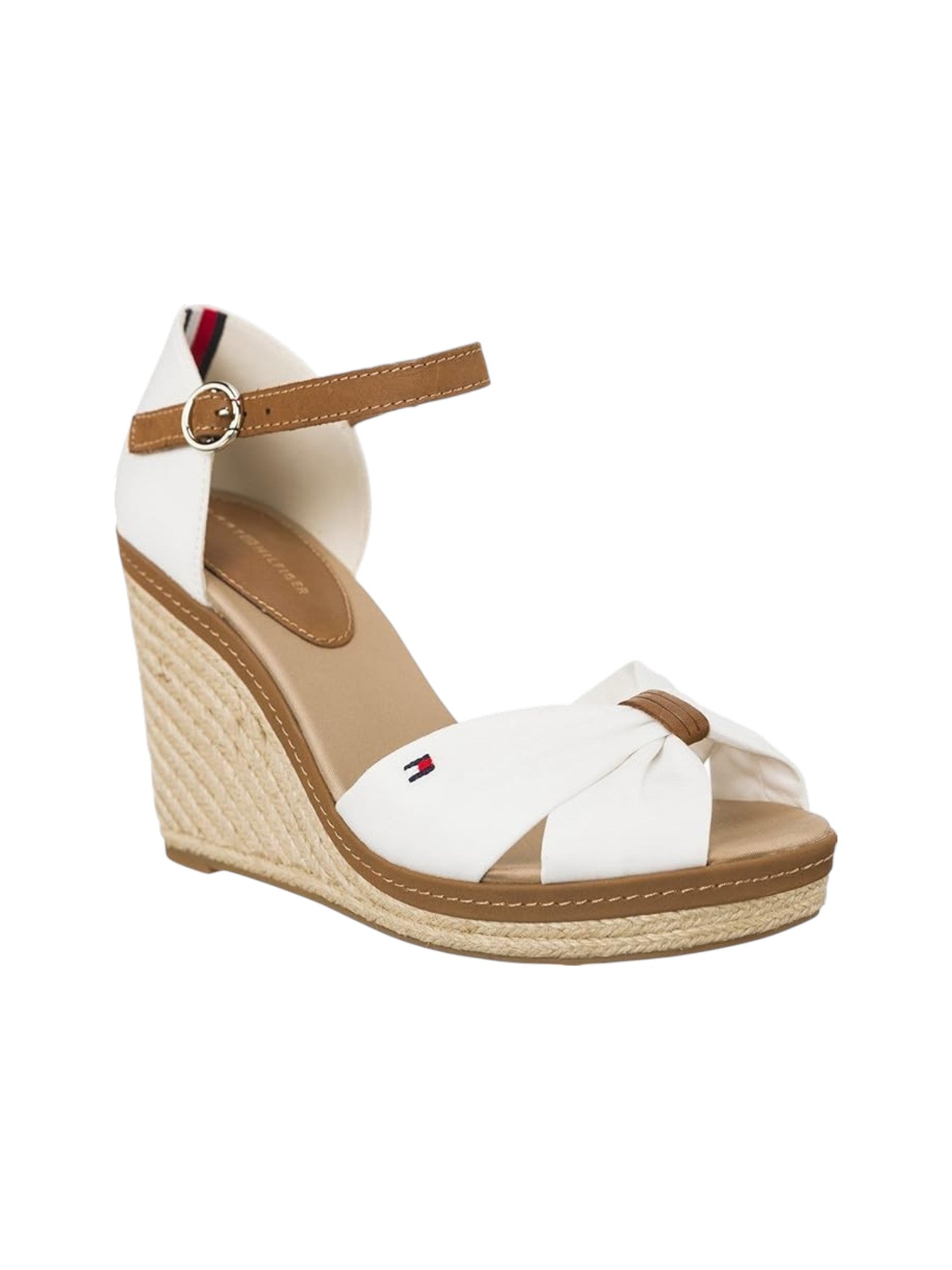 A single white and tan wedge sandal with a braided jute heel and platform, featuring a small Tommy Hilfiger flag logo on the side. Tommy Hilfiger, Monza Outlet, Monza Fashion, Shein Outlet