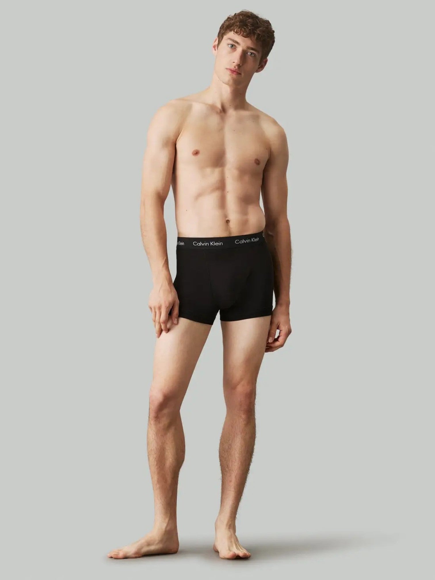 Man wearing black Calvin Klein underwear against a gray background. Calvin Klein, Monza Outlet, Monza Fashion, Shein Outlet