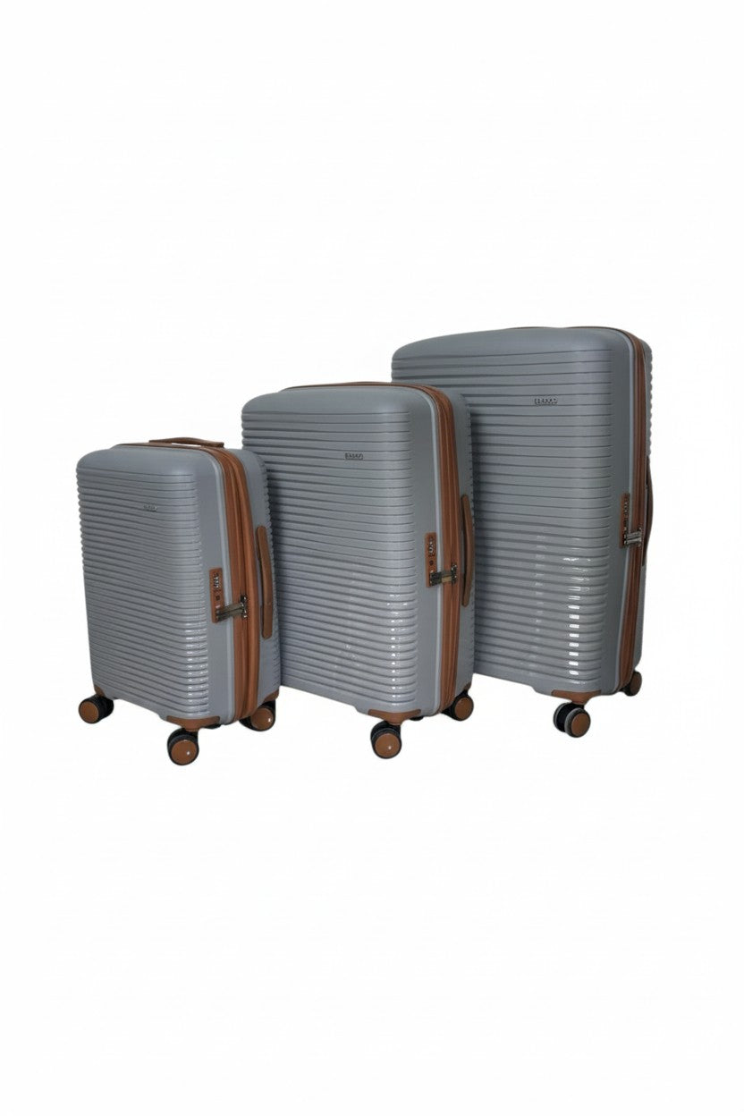 Set of three gray suitcases with brown handles and wheels on a white background. Monza Outlet, Monza Fashion, Shein Outlet