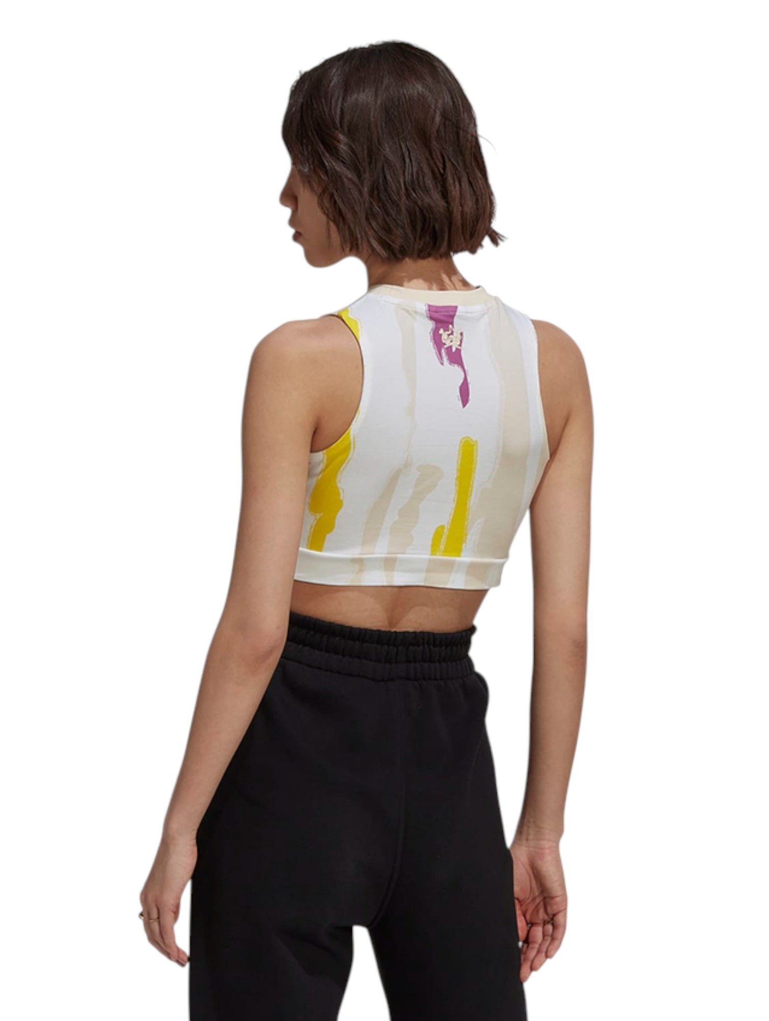 Woman wearing a sleeveless top with abstract designs on a white background. Adidas, Monza Outlet, Monza Fashion, Shein Outlet