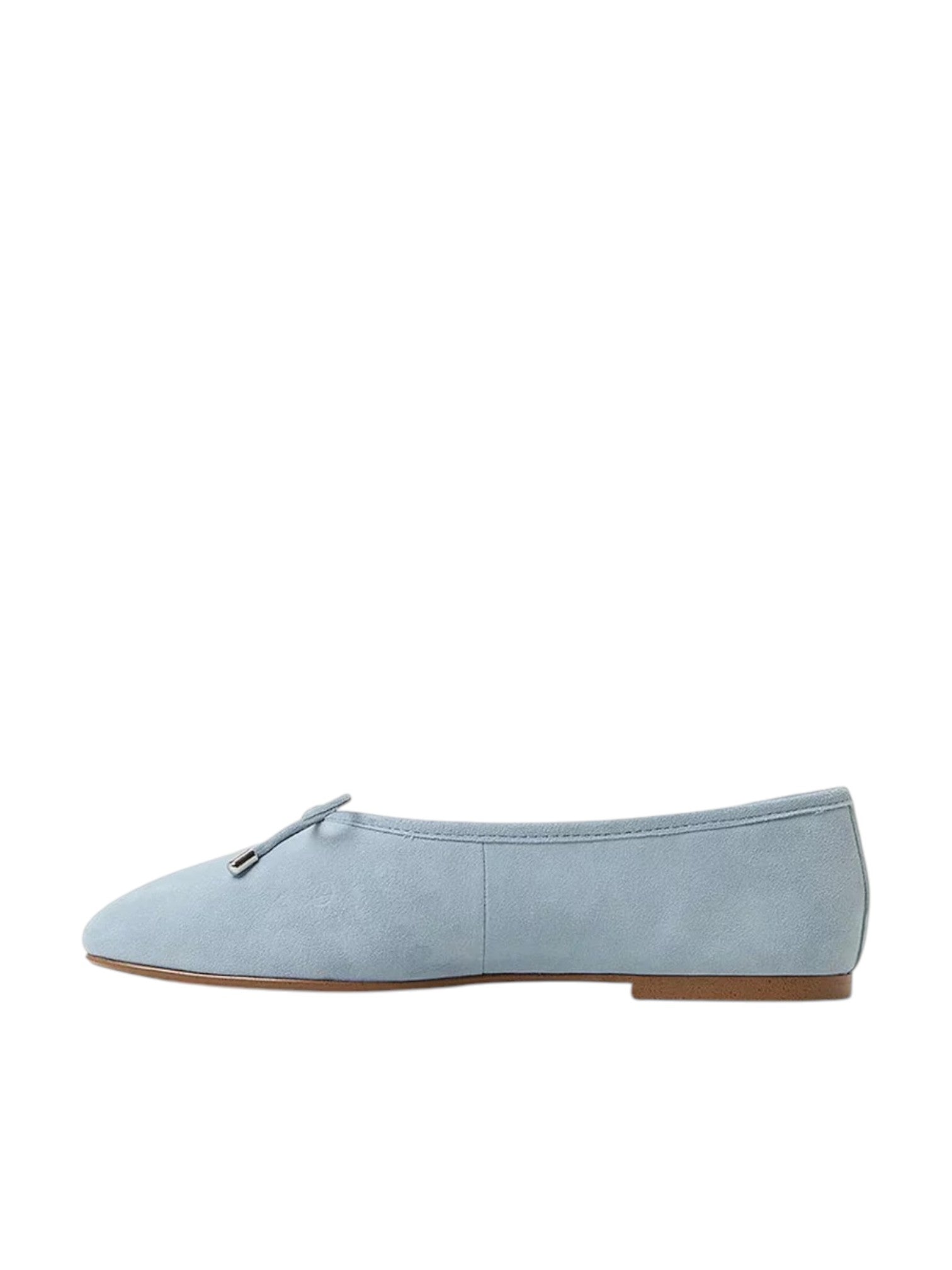 Light blue flat shoe on a white background. Aldo, Monza Outlet, Monza Fashion, Shein Outlet
