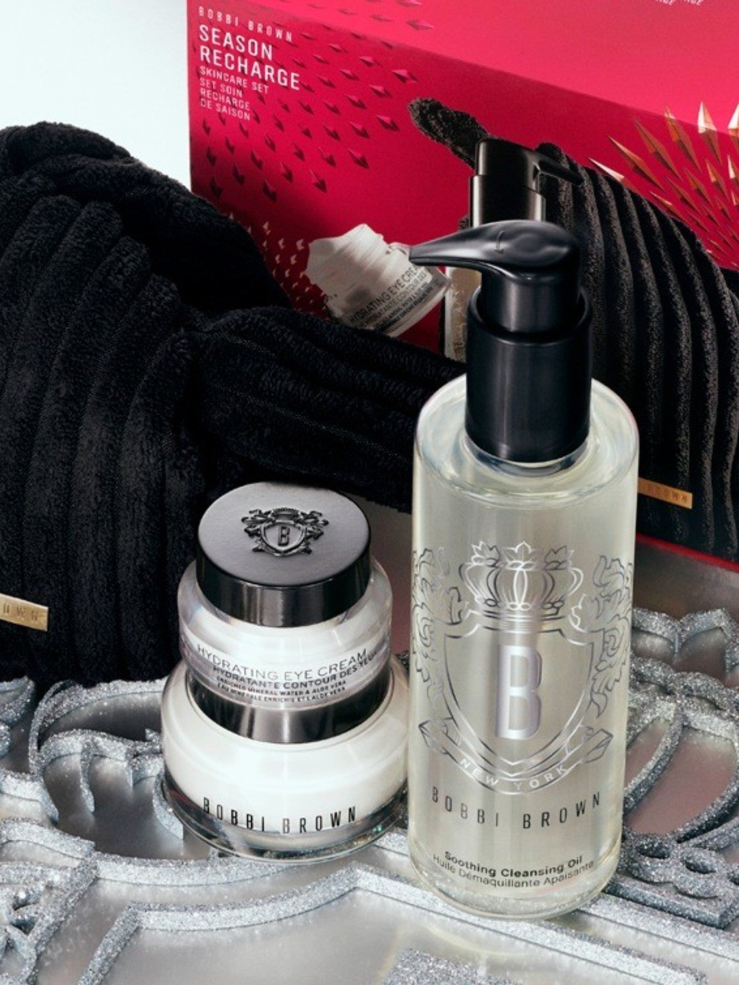Bobbi Brown skincare products on a decorative tray with a red box in the background. Bobbi Brown, Monza Outlet, Monza Fashion, Shein Outlet