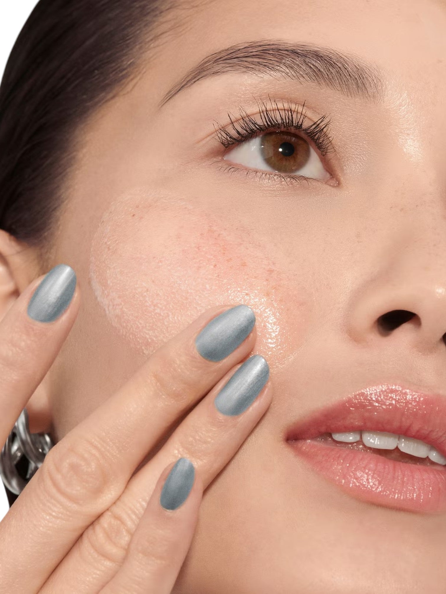 Close-up of a womans face with a focus on her skin texture and makeup. Bobbi Brown, Monza Outlet, Monza Fashion, Shein Outlet