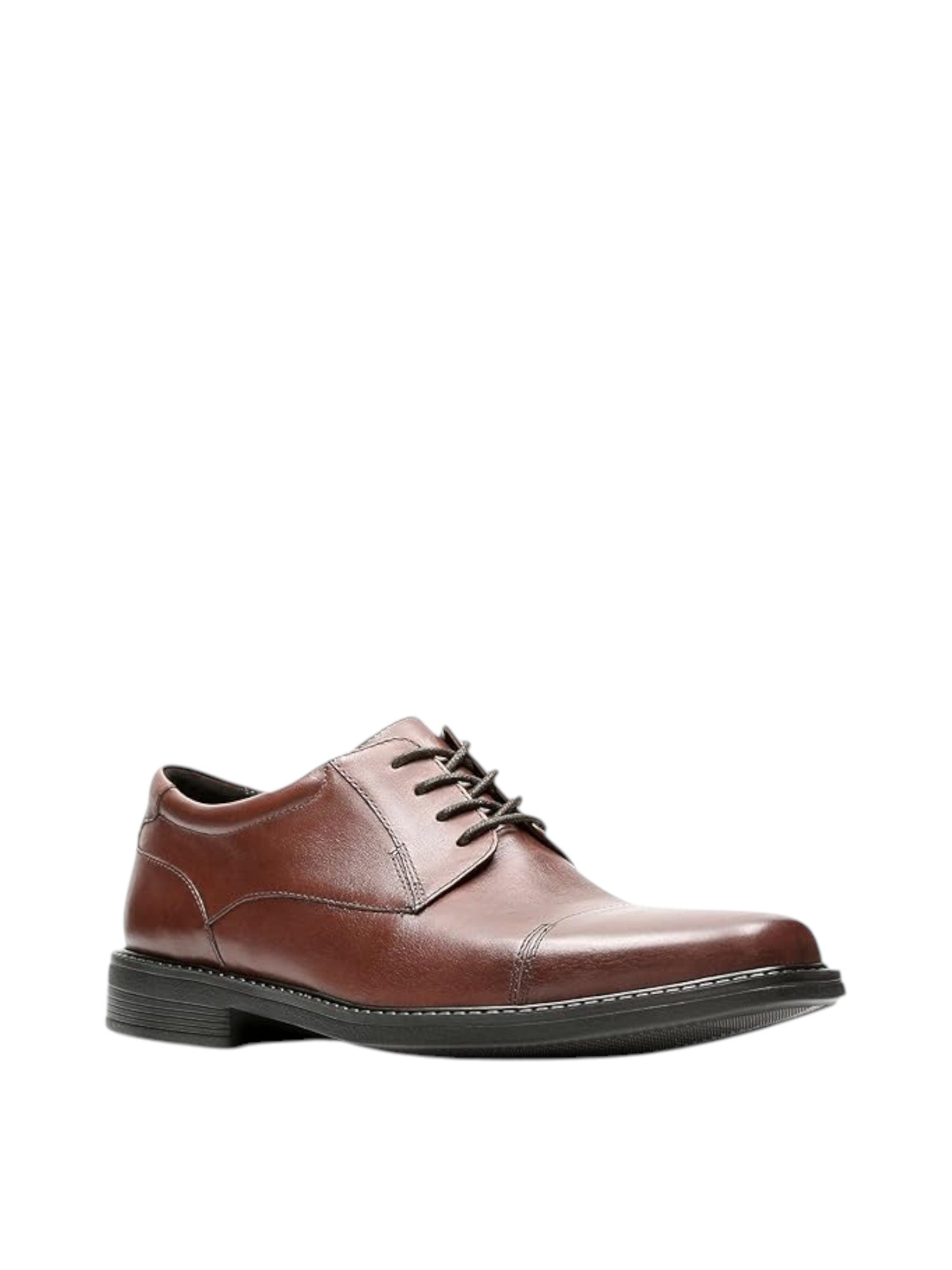 Brown leather dress shoe on a white background. Clarks, Monza Outlet, Monza Fashion, Shein Outlet