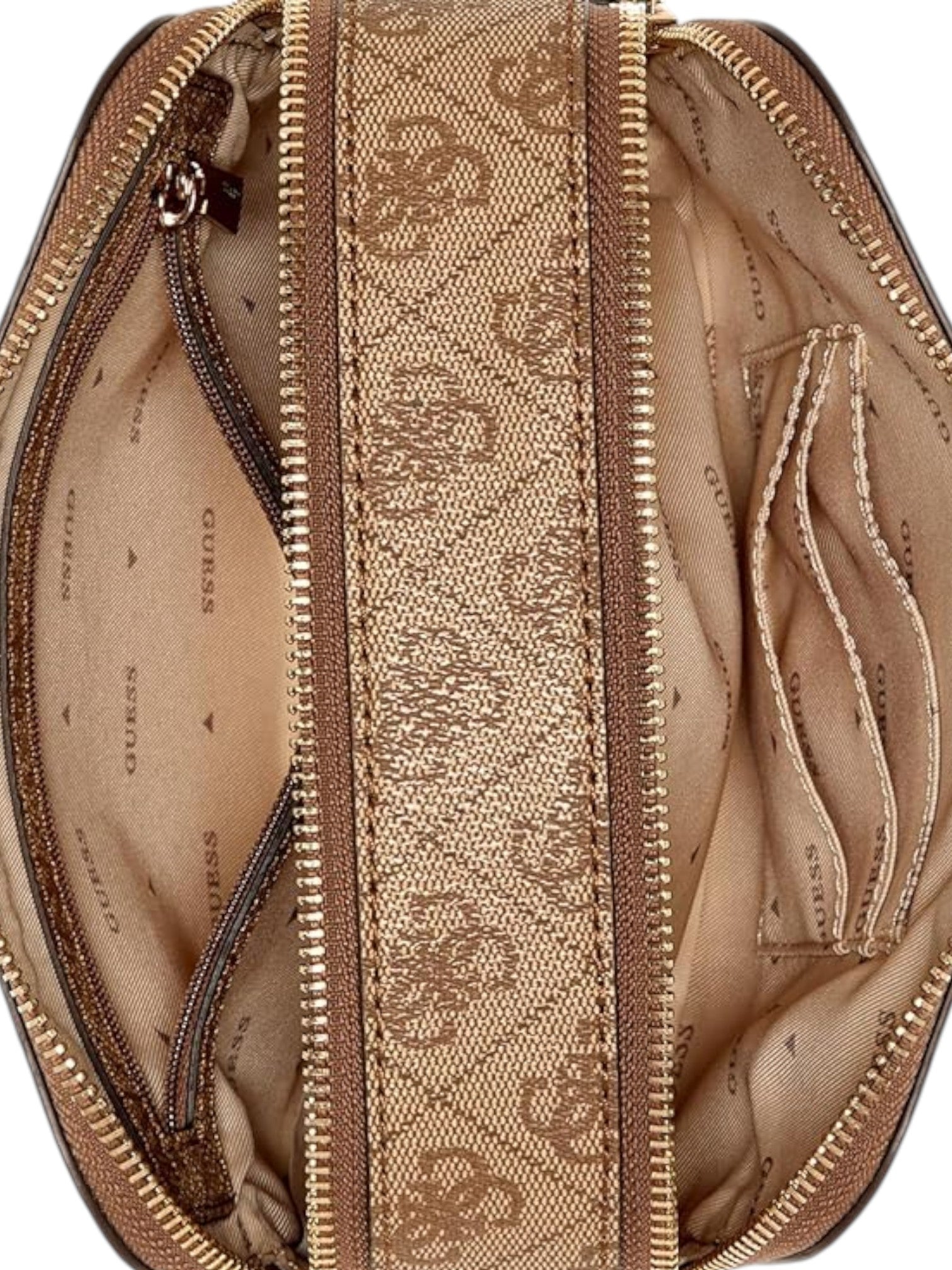 Close-up of a beige handbag with a patterned strap and visible brand name. Guess, Monza Outlet, Monza Fashion, Shein Outlet