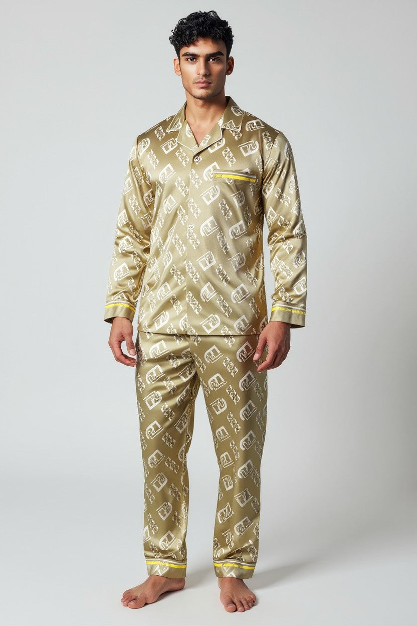 Man wearing a patterned pajama set on a plain background. Monza Italy, Monza Outlet, Monza Fashion, Shein Outlet