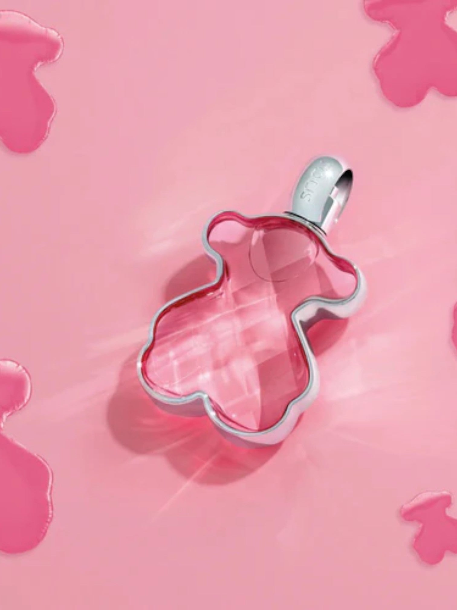 Silver bear-shaped cookie cutter on a pink background. Tous Love Me, Monza Outlet, Monza Fashion, Shein Outlet