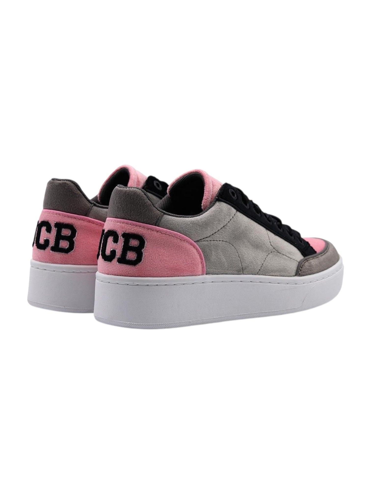 Pink and gray sneakers with black accents on a white background.  United Colors of Benetton, Monza Outlet, Monza Fashion, Shein Outlet 