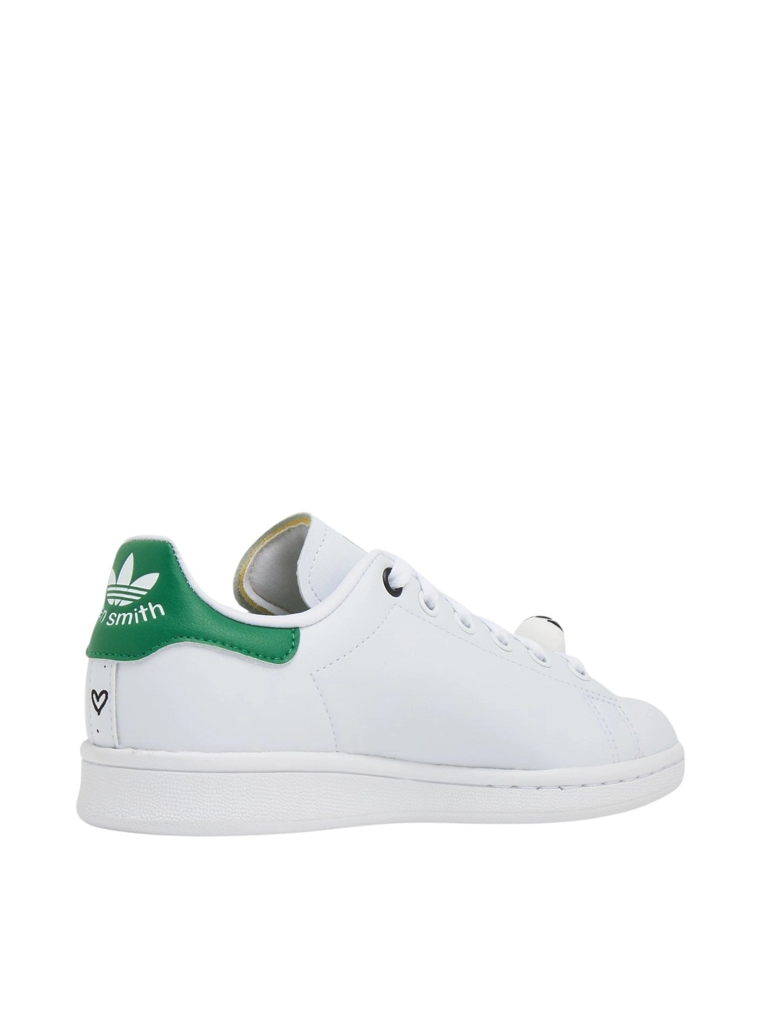 White sneaker with green accents on a white background. Adidas, Monza Outlet, Monza Fashion, Shein Outlet