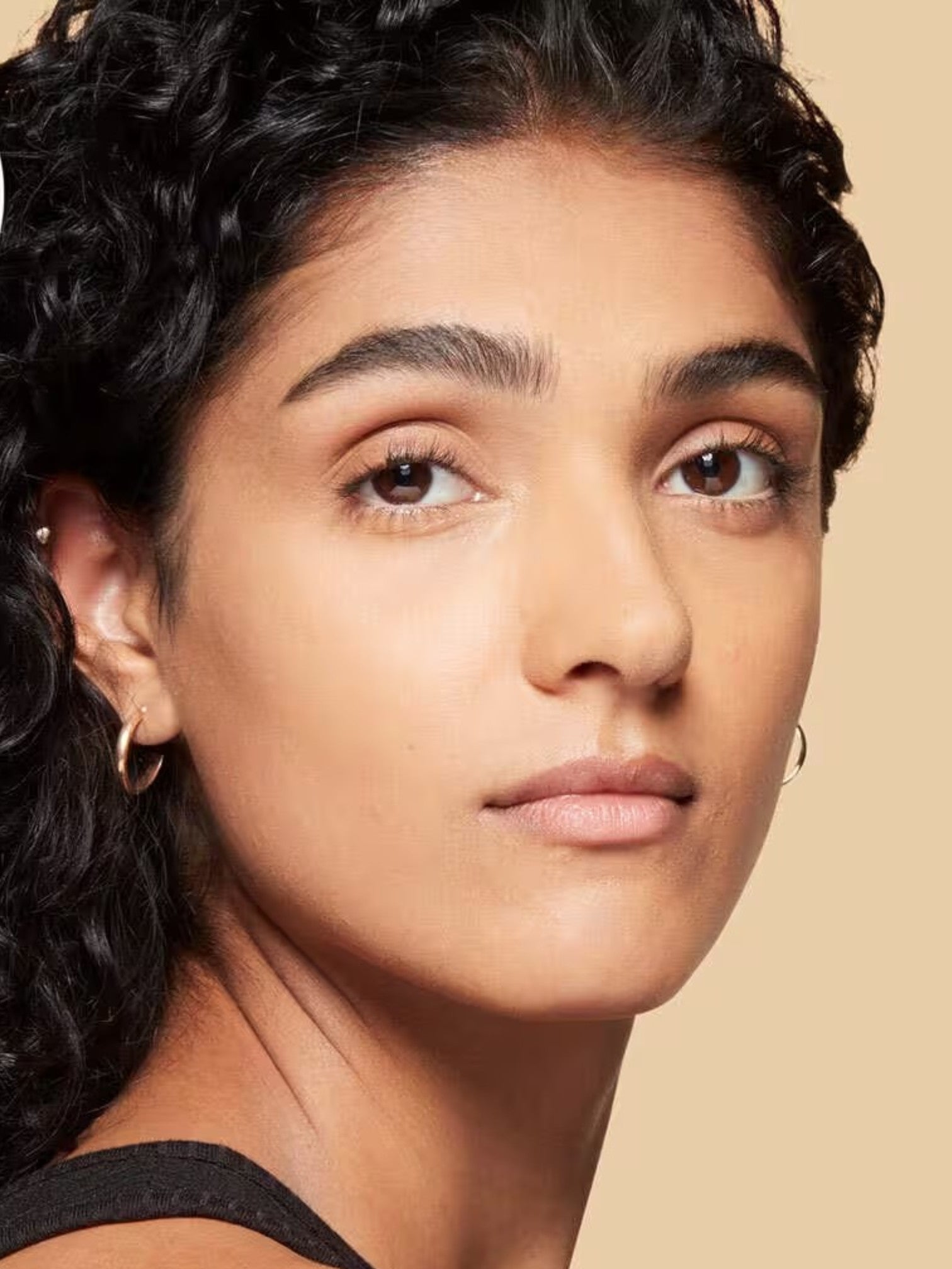 Before and after comparison of a persons eye area with a brand logo. Bobbi Brown, Monza Outlet, Monza Fashion, Shein Outlet