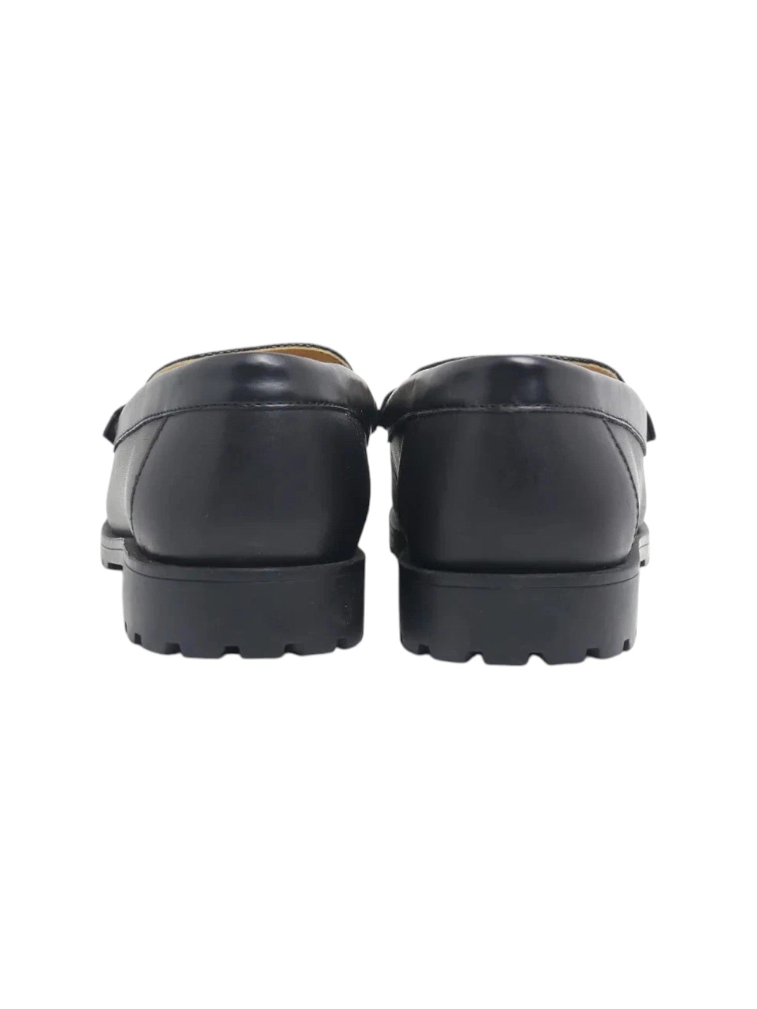 Black leather shoes on a white background. Coach, Monza Outlet, Monza Fashion, Shein Outlet 