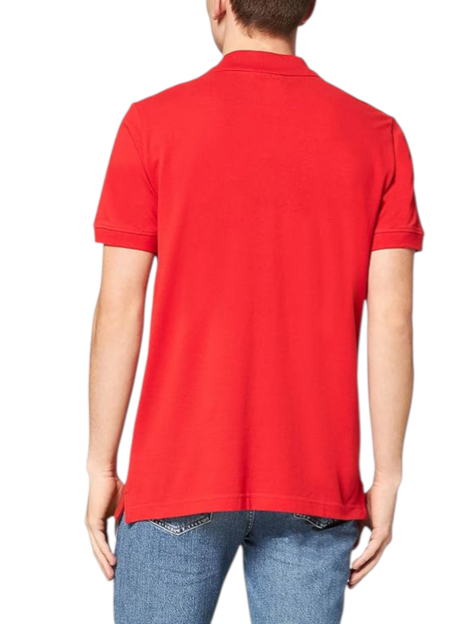 Person wearing a red polo shirt on a white background. Kappa, Monza Outlet, Monza Fashion, Shein Outlet