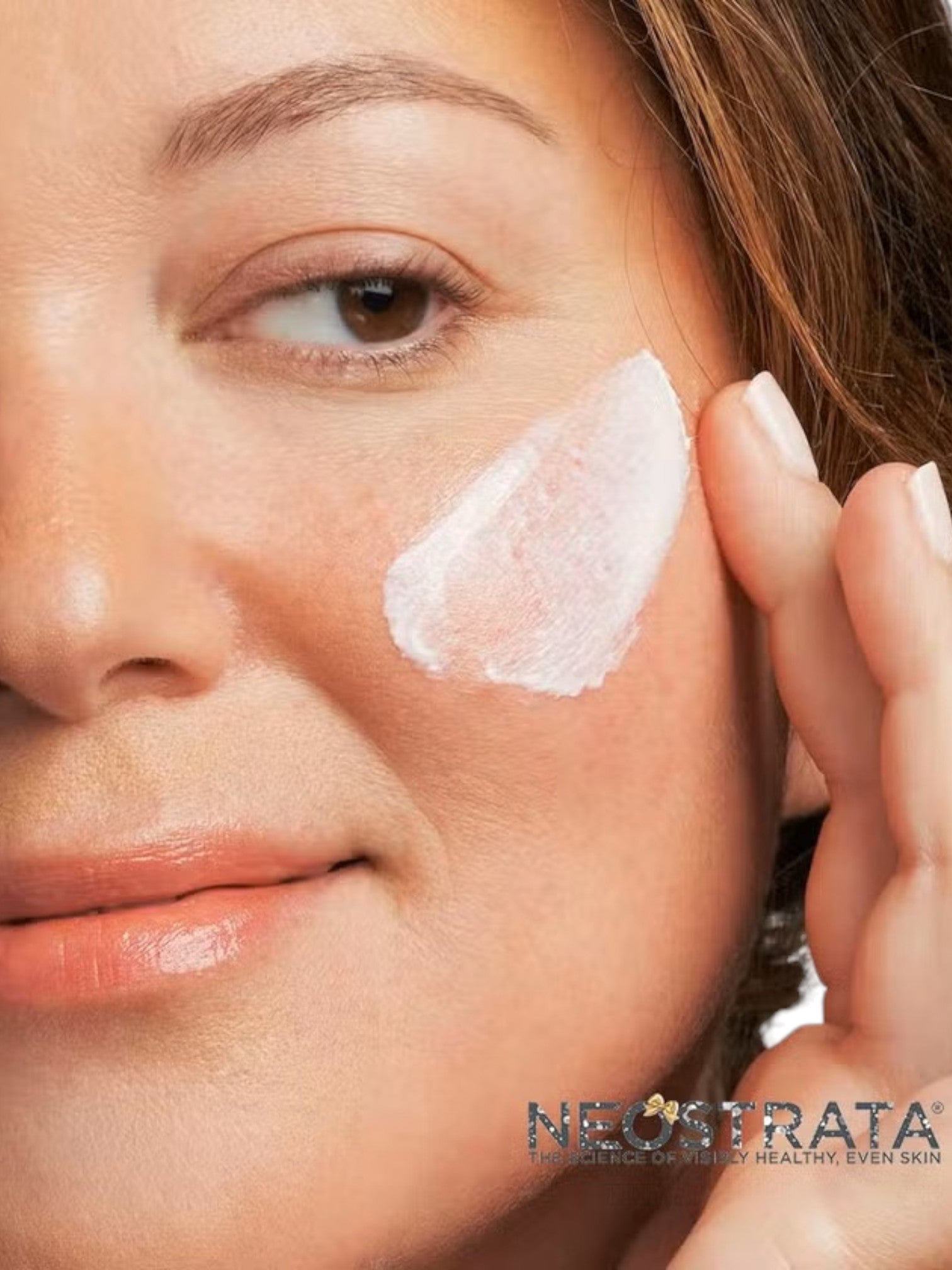 Woman applying white cream to her face with Neostrata branding. Neostrata, Monza Outlet, Monza Fashion, Shein Outlet