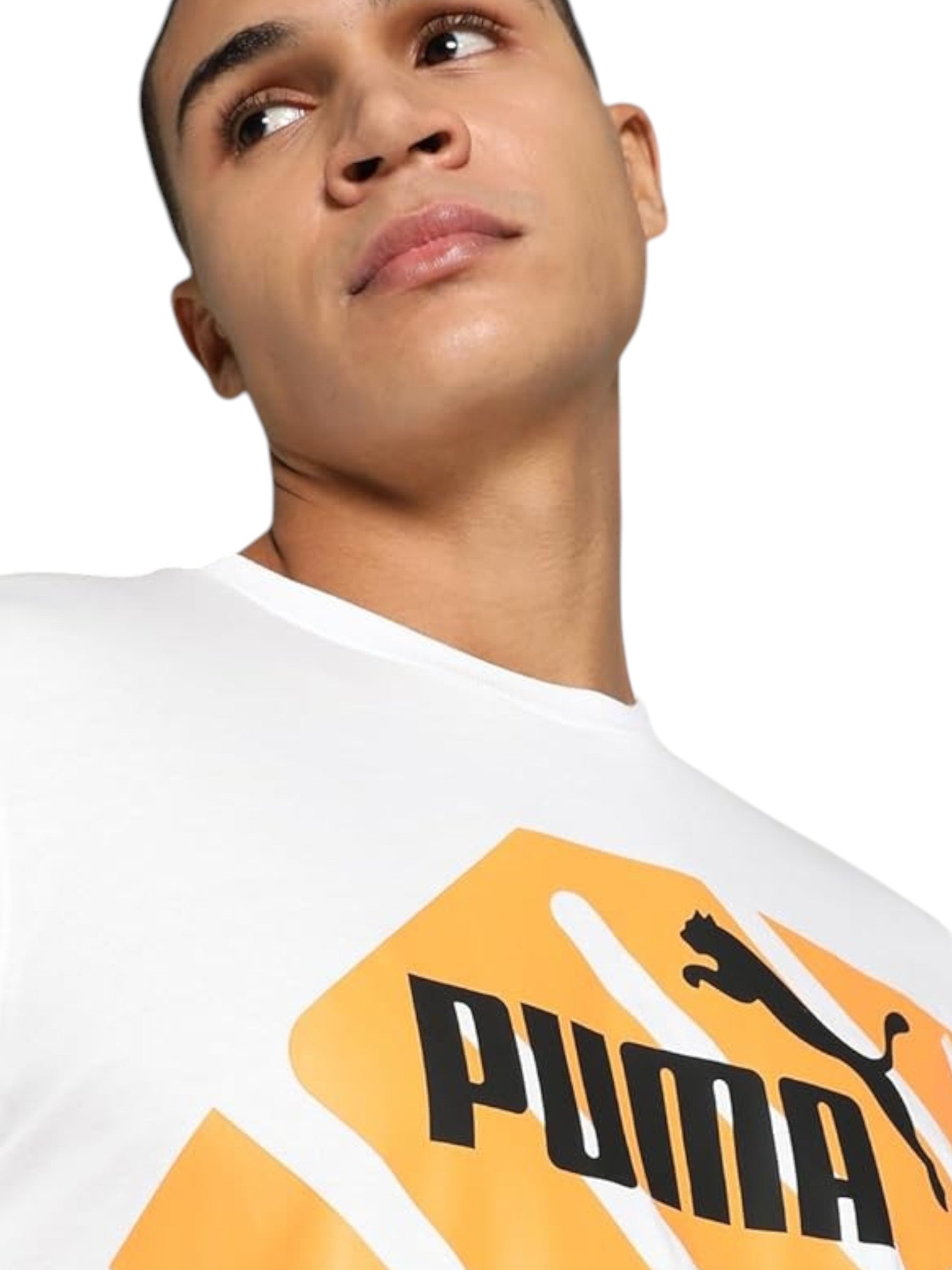 Person wearing a Puma shirt with a logo on a white background.  Puma, Monza Outlet, Monza Fashion, Shein Outlet 