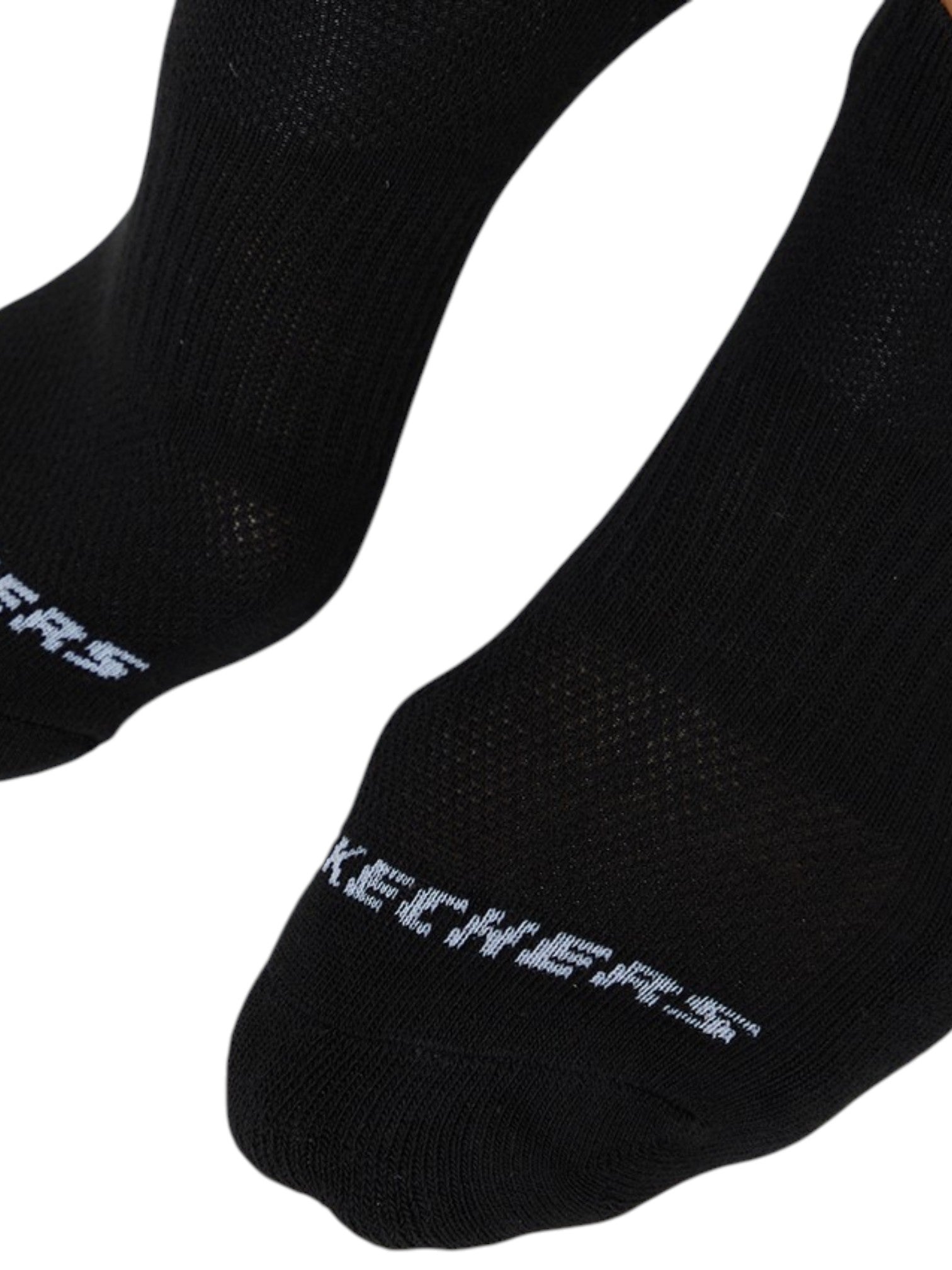 Black socks with 'Skechers' branding on a white background. Skechers, Monza Outlet, Monza Fashion, Shein Outlet