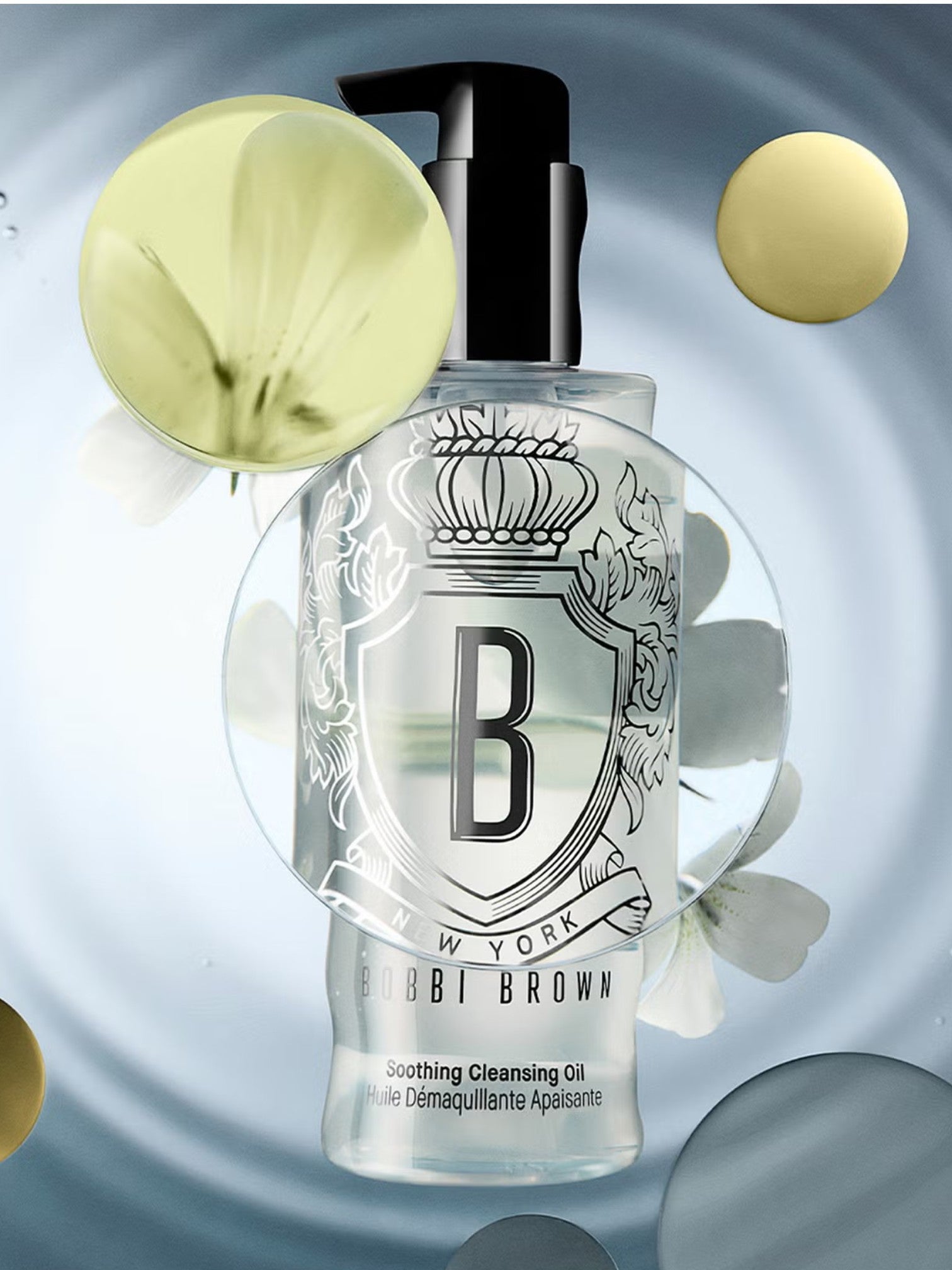 Bobi Brown cleansing oil bottle with a pump on a blue and gray gradient background. Bobbi Brown, Monza Outlet, Monza Fashion, Shein Outlet