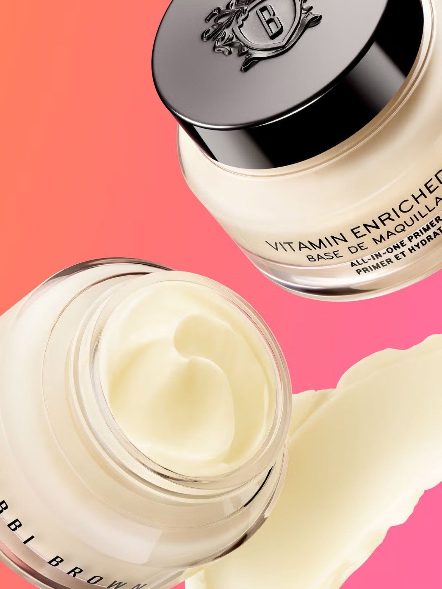 Bobbi Brown Vitamin Enriched Base de Maquillage on a pink background. Bobbi Brown, Monza Outlet, Monza Fashion, Shein Outlet