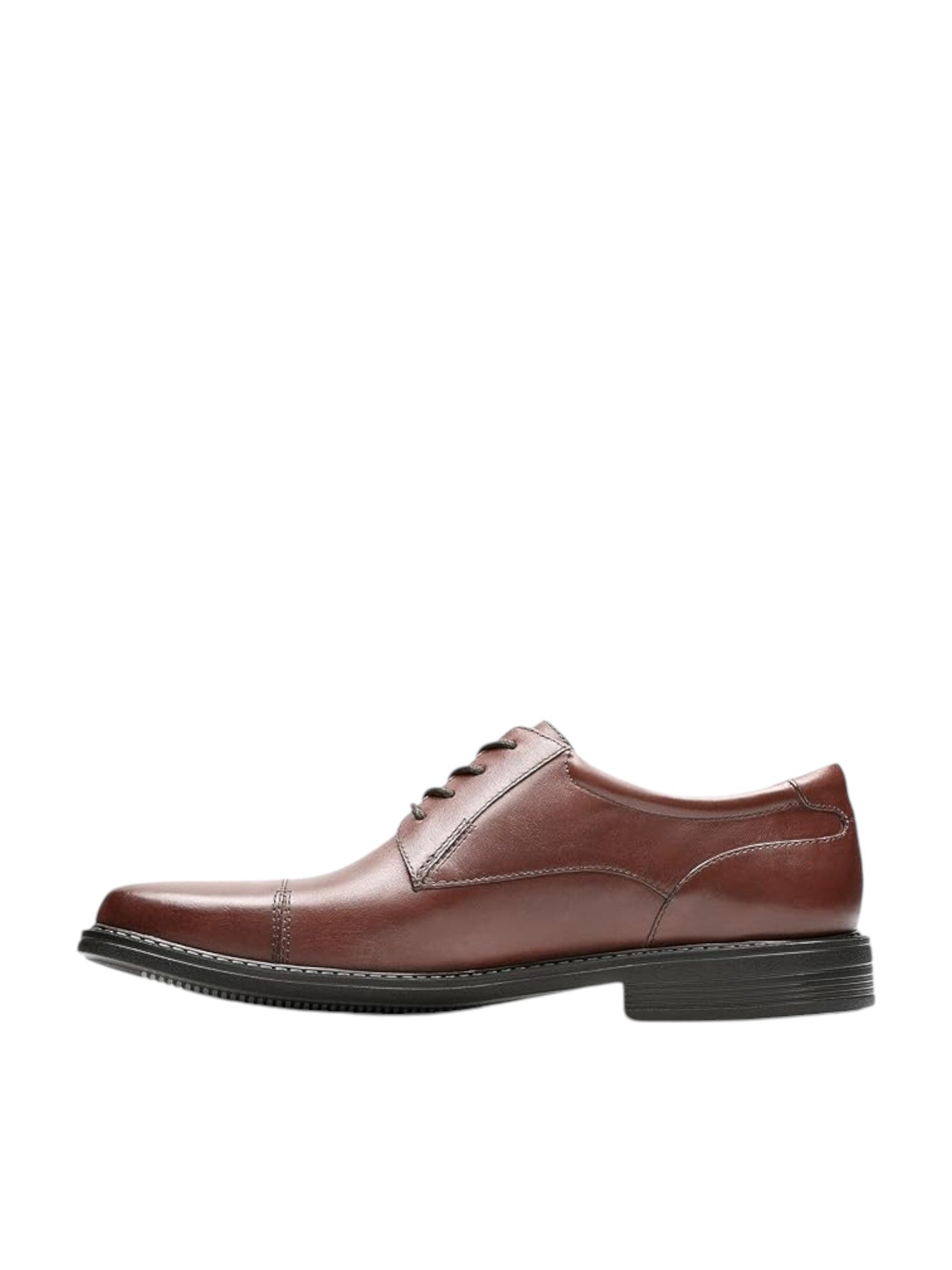 Brown leather dress shoe on a white background. Clarks, Monza Outlet, Monza Fashion, Shein Outlet