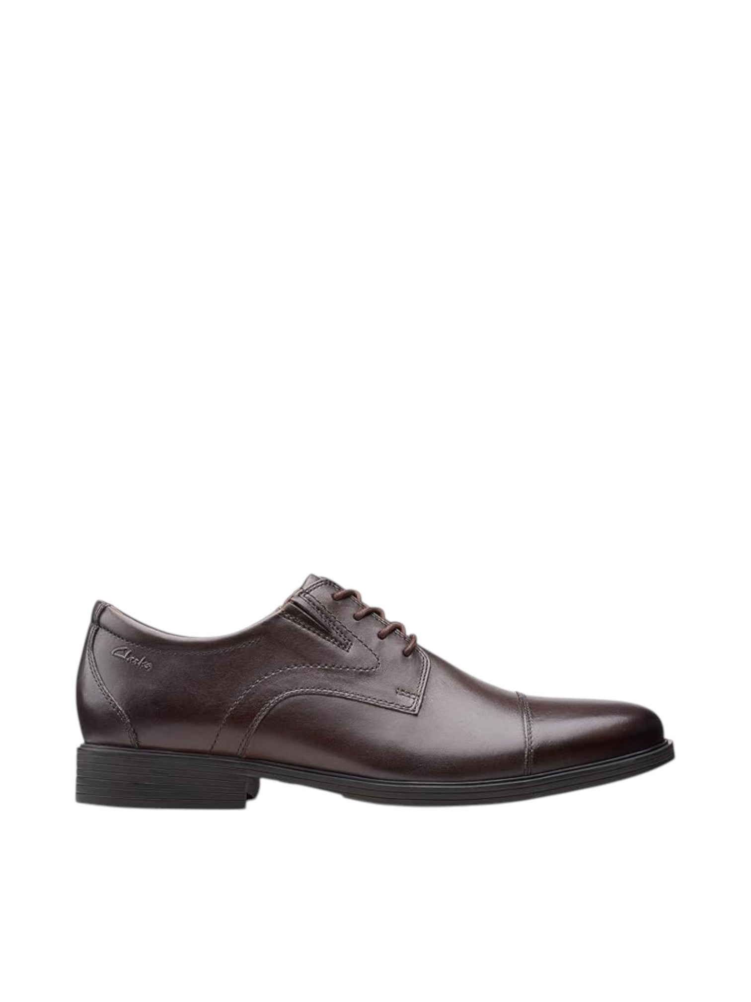Brown leather dress shoe on a white background. Clarks, Monza Outlet, Monza Fashion, Shein Outlet