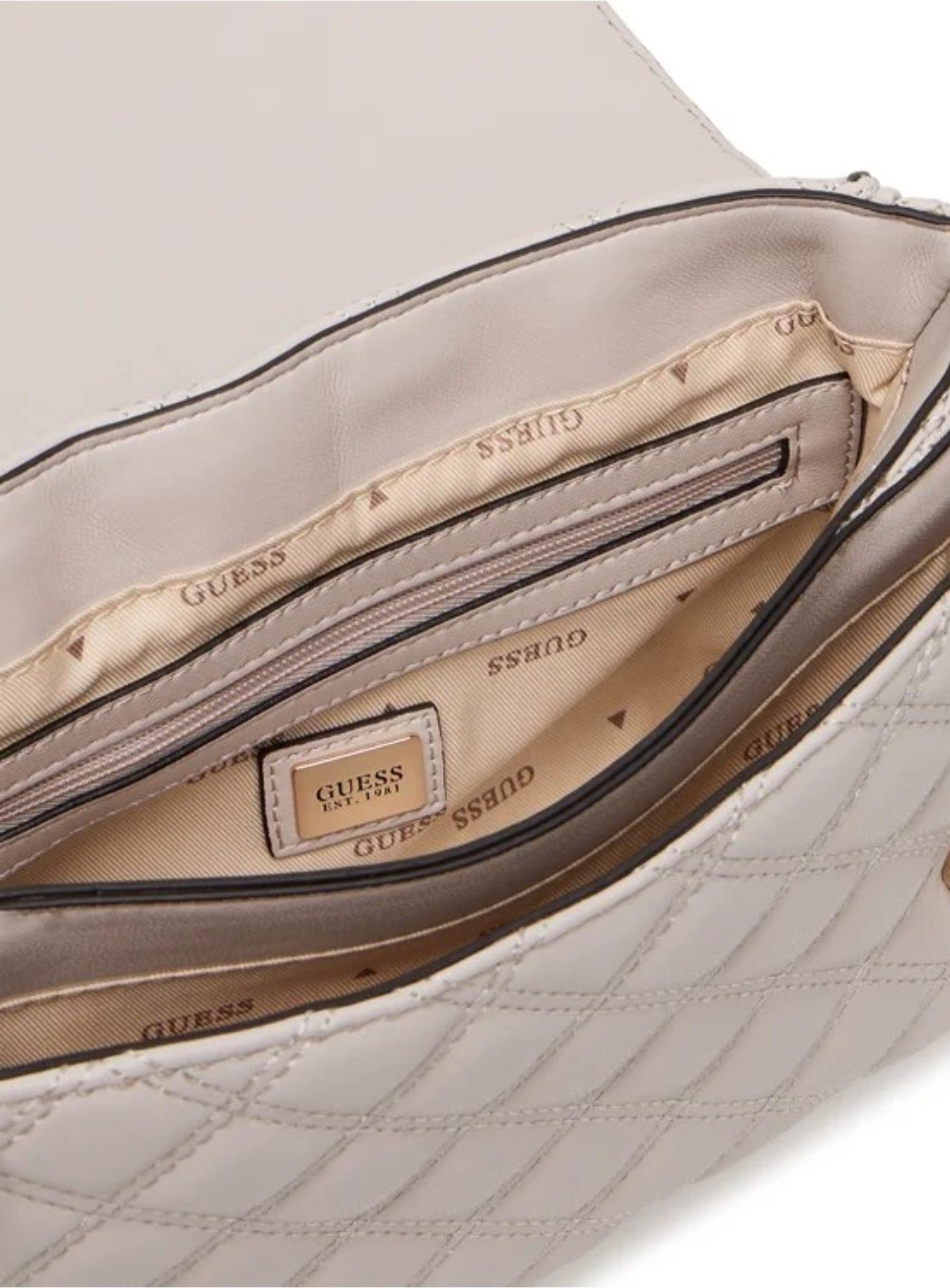 Close-up of a beige quilted handbag with visible 'Guess' branding. Guess, Monza Outlet, Monza Fashion, Shein Outlet